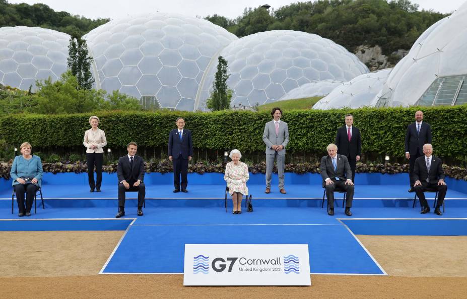 A rainha britânica Elizabeth II, a chanceler alemã Angela Merkel, a presidente da Comissão Europeia Ursula von der Leyen, o presidente da França Emmanuel Macron, o primeiro-ministro do Japão Yoshihide Suga, o primeiro-ministro do Canadá Justin Trudeau, o primeiro-ministro da Grã-Bretanha, Boris Johnson, o primeiro-ministro da Itália, Mario Draghi, o presidente do Conselho Europeu Charles Michel e o presidente dos EUA, Joe Biden, no The Eden Project, em Cornwall, Inglaterra, durante encontro dos líderes do G7 em 11/06/2021.