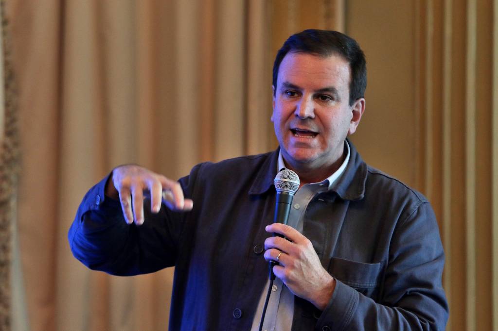 Eduardo Paes é atacado por lamentar morte de pai de Sérgio Cabral