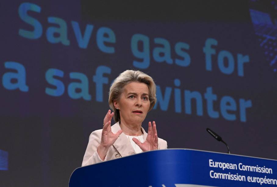 A presidente da Comissão Européia, Ursula von der Leyen, durante uma entrevista coletiva após a reunião sobre o pacote "Economize gás para um inverno seguro", na sede da UE em Bruxelas, em 20/07/2022.