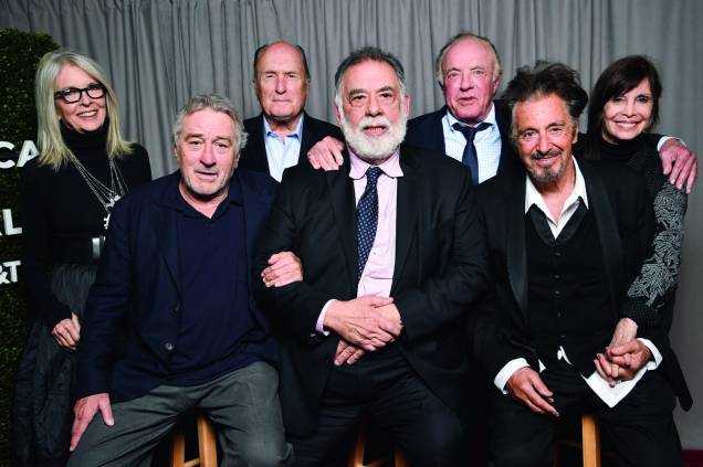 Diane Keaton, Robert DeNiro, Robert Duvall, Francis Ford Coppola, James Caan, Al Pacino e Talia Shire posados para festa de aniversário de 45 anos do filme "O Poderoso Chefão" em Nova York, 29/04/2017. Diane Keaton, Robert DeNiro, Robert Duvall, Francis Ford Coppola, James Caan, Al Pacino e Talia Shire posados para festa de aniversário de 45 anos do filme "O Poderoso Chefão" em Nova York, 29/04/2017.