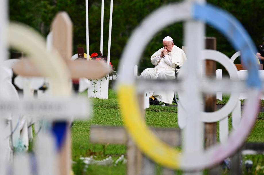 Papa Francisco visita o Cemitério da Nação Ermineskin Cree em Maskwacis, ao sul de Edmonton, Canadá, em 25/07/2022.