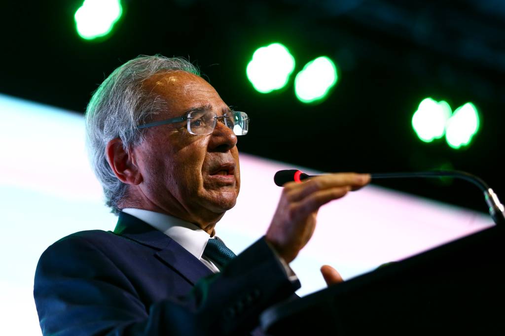 Paulo Guedes debate democracia e liberdade em Madri