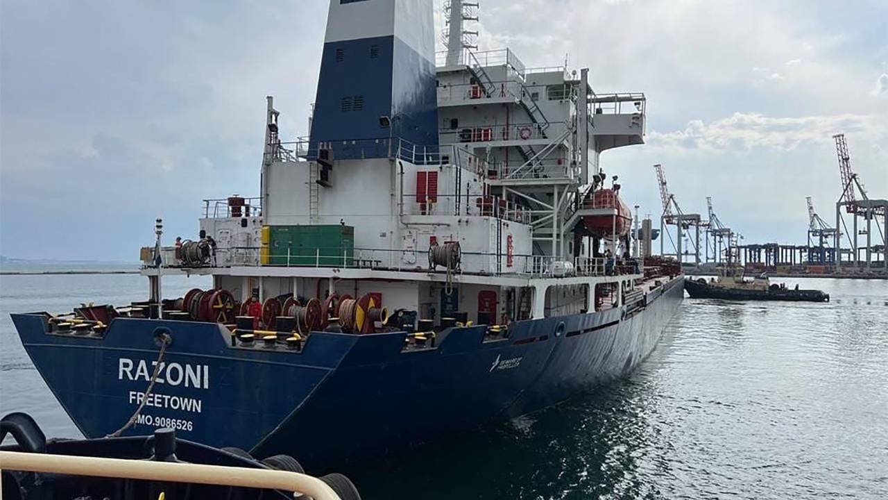 This handout picture taken and released by the Turkish Defence ministery press office on August 1, 2022, shows the Sierra Leone-flagged dry cargo ship Razoni, carrying a cargo of 26,000 tonnes of corn, departing from the Black Sea port of Odesa, amid Russia's military invasion launched on Ukraine. - The first shipment of Ukrainian grain left the port of Odessa on August 1 under the under the Black Sea Grain Initiative deal signed in Istanbul, on 22 July, aimed at relieving a global food crisis following Russia's invasion of its neighbour, the Turkish defence ministry said. (Photo by Turkish Defence Ministry / TURKISH DEFENCE MINISTRY / AFP) / RESTRICTED TO EDITORIAL USE - MANDATORY CREDIT "AFP PHOTO / TURKISH DEFENCE MINISTERY PRESS OFFICE" - NO MARKETING - NO ADVERTISING CAMPAIGNS - DISTRIBUTED AS A SERVICE TO CLIENTS