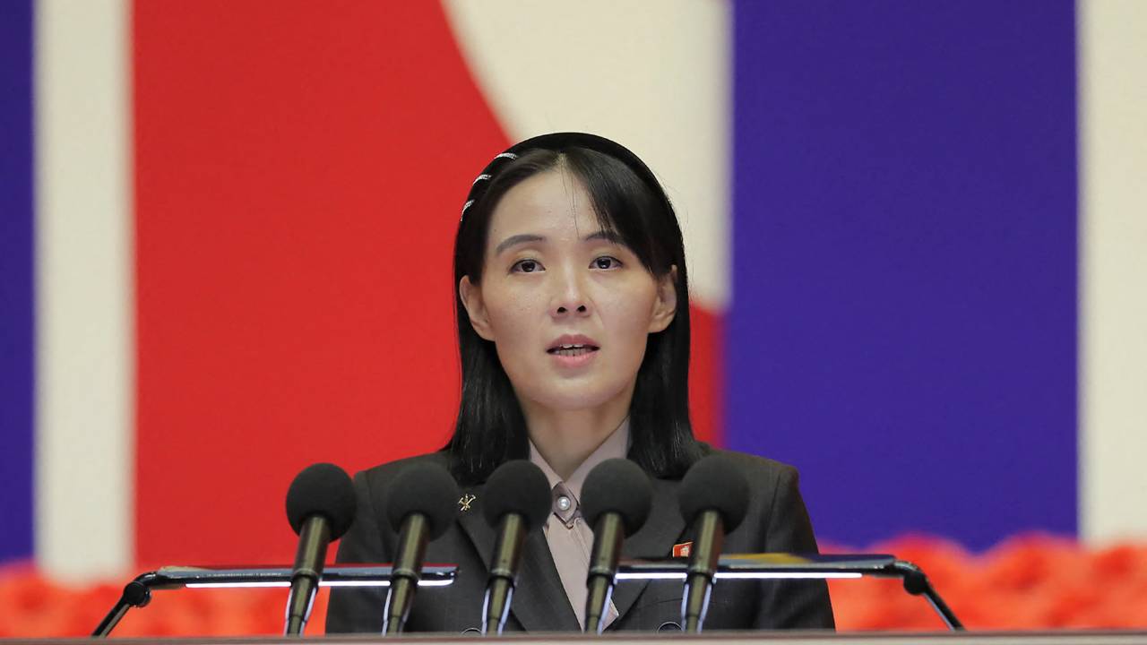 This picture taken on August 10, 2022 and released from North Korea's official Korean Central News Agency (KCNA) on August 14, 2022 shows Kim Yo Jong, the sister of North Korea's leader Kim Jong Un, speaking at the National Emergency Prevention General Meeting in Pyongyang. - North Korean leader Kim Jong Un declared a "shining victory" over Covid-19 as his sister revealed he had fallen ill during the outbreak, which she blamed on Seoul, state media said on August 11. (Photo by KCNA VIA KNS / AFP) / South Korea OUT / REPUBLIC OF KOREA OUT---EDITORS NOTE--- RESTRICTED TO EDITORIAL USE - MANDATORY CREDIT "AFP PHOTO/KCNA VIA KNS" - NO MARKETING NO ADVERTISING CAMPAIGNS - DISTRIBUTED AS A SERVICE TO CLIENTS - THIS PICTURE WAS MADE AVAILABLE BY A THIRD PARTY. AFP CAN NOT INDEPENDENTLY VERIFY THE AUTHENTICITY, LOCATION, DATE AND CONTENT OF THIS IMAGE --- /