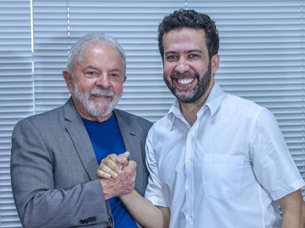 Janones nega rachadinha: afinal, a prática é crime. Desde que…