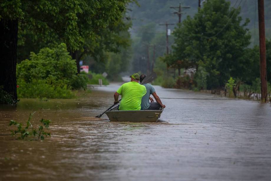 Inundações no estado do <span>Kentucky deixam ao menos 30 mortos e milhares de desalojados.</span>