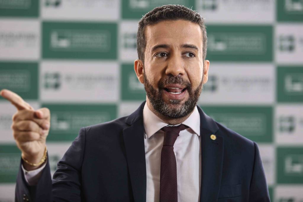 Afastamento de governador do Acre e a suposta rachadinha de Janones