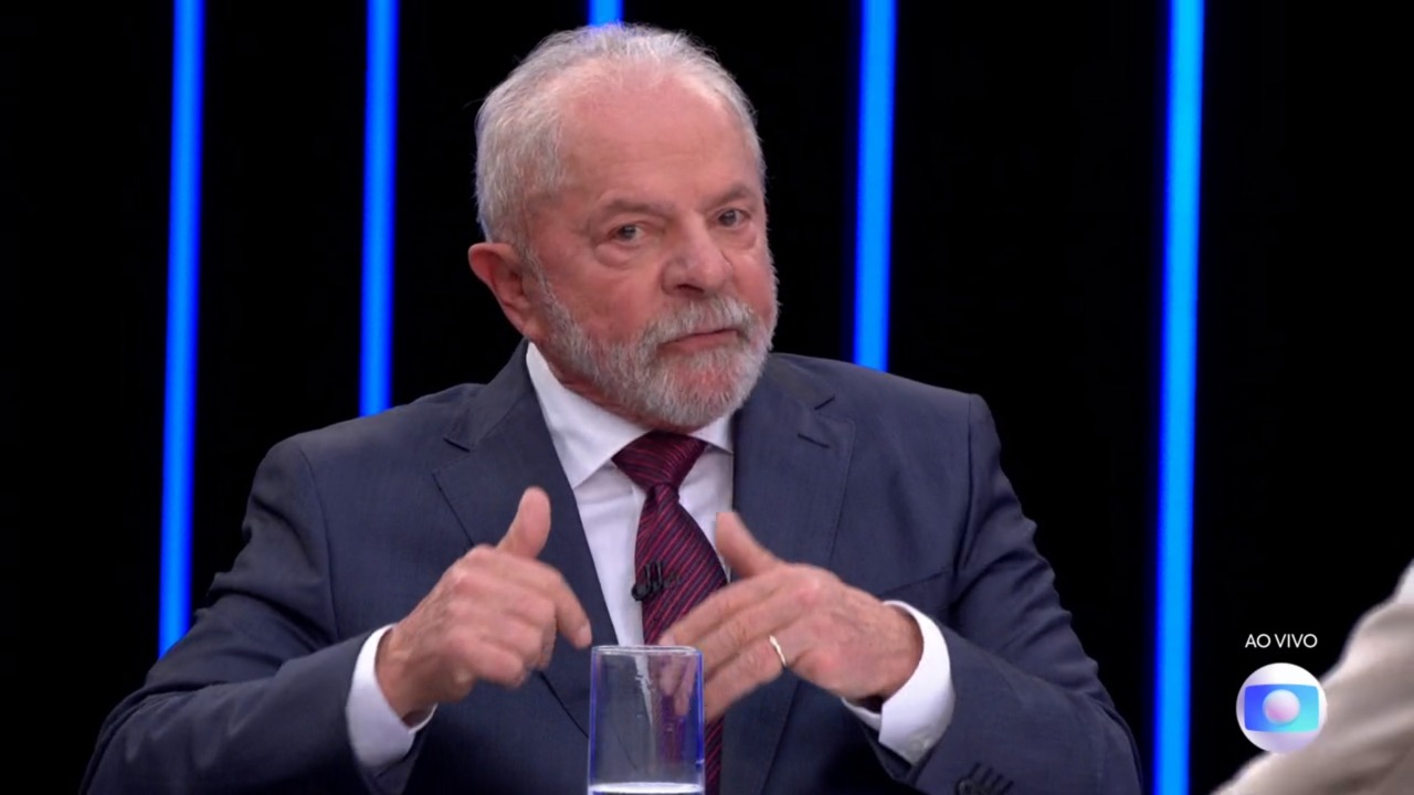 Lula: ‘Bolsonaro parece um bobo da corte’