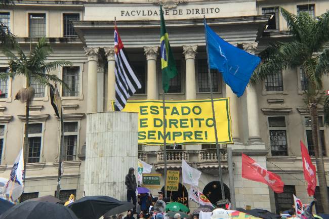 Ato na USP pela defesa da democracia Ato na USP pela defesa da democracia
