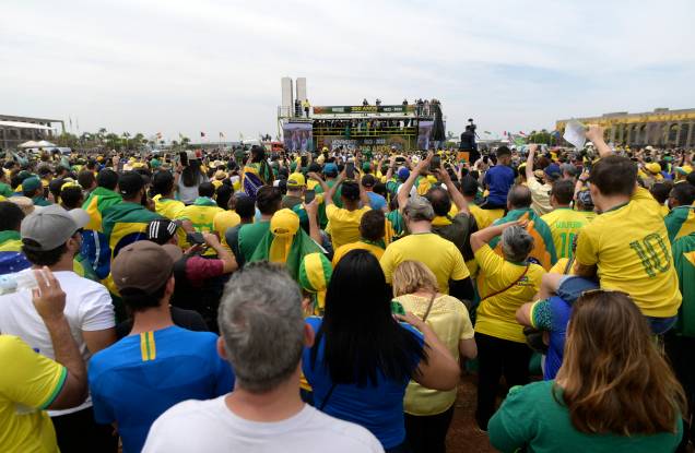 Apoiadores durante o discurso de Jair Bolsonaro - Apoiadores durante o discurso de Jair Bolsonaro -