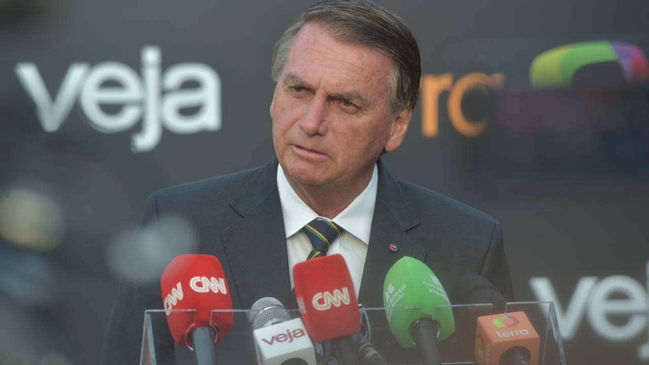 Jair Bolsonaro em sua chegada ao debate -