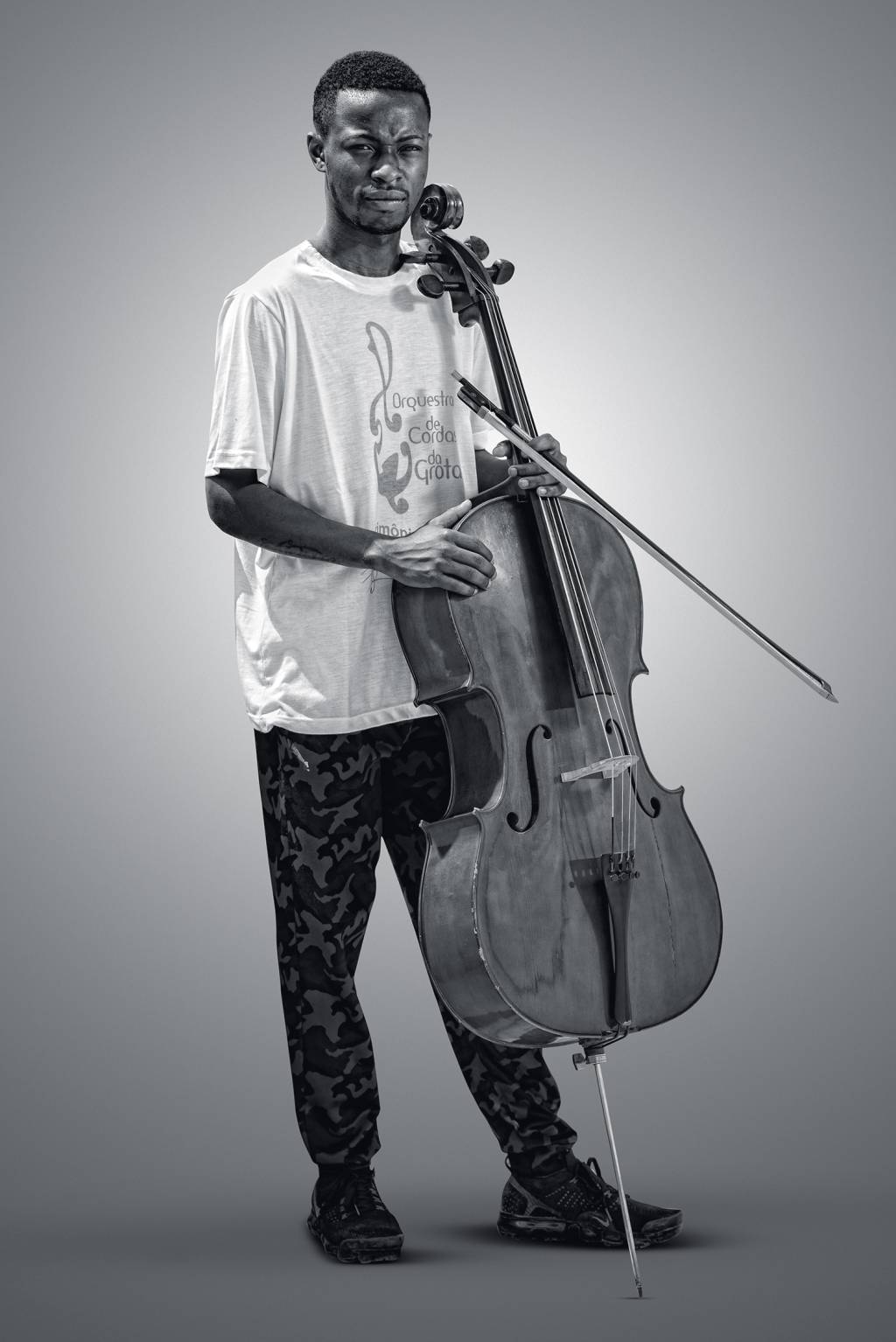 LUIZ JUSTINO O violoncelista Luiz Carlos Justino -