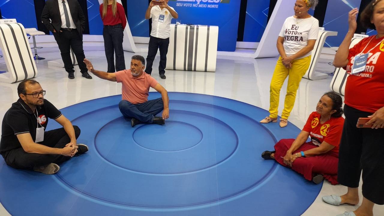 O protesto em pleno debate no Piauí -