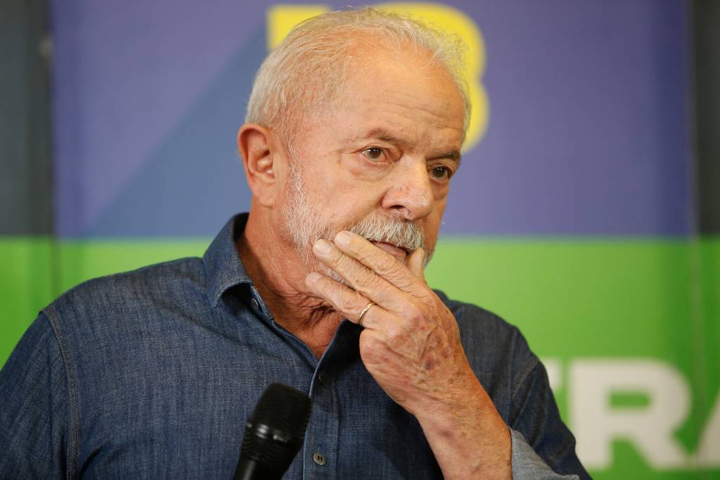 Lula bate o martelo sobre o primeiro ministério