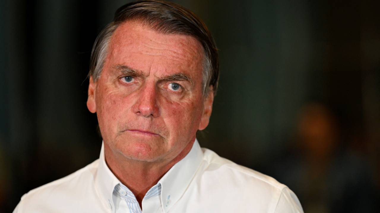 Brazilian President and re-election candidate Jair Bolsonaro gestures during a press conference at the Alvorada Palace in Brasilia, on October 26, 2022. - The Brazilian Superior Electoral Court (TSE) denied on Wednesday a request from the campaign for the re-election of Jair Bolsonaro to investigate alleged irregularities in the transmission of radio electoral propaganda, a fact described as serious by the president. (Photo by EVARISTO SA / AFP)