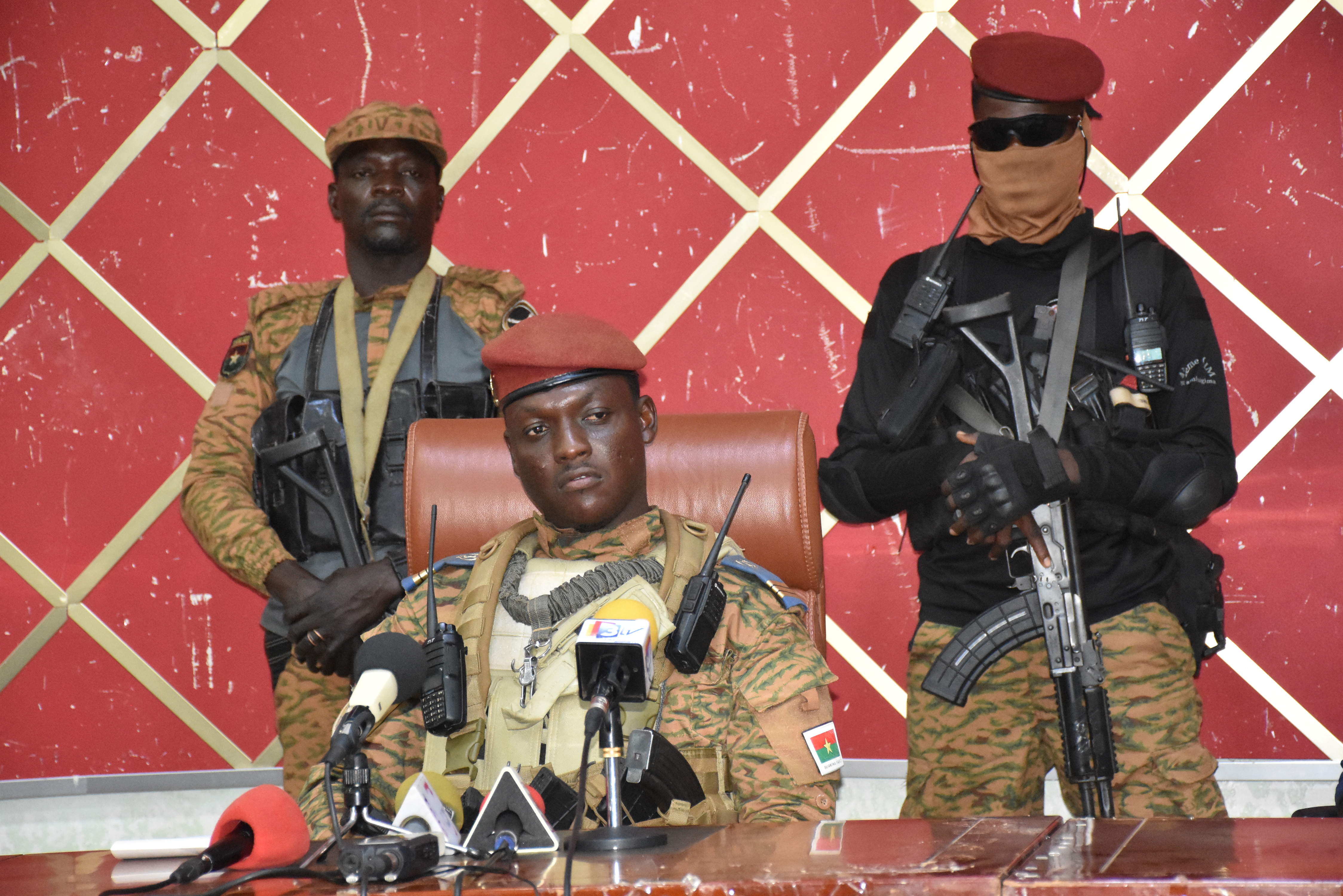 Quem é o soldado por trás do golpe militar em Burkina Faso