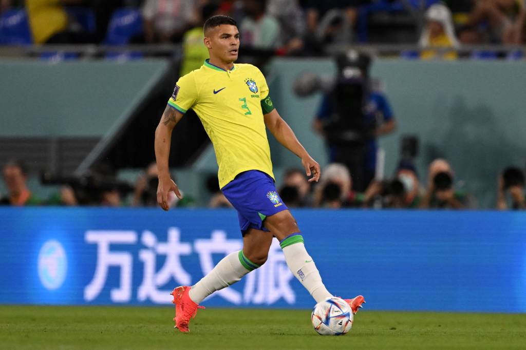 Thiago Silva pede reflexão e indica poupar jogadores contra Camarões