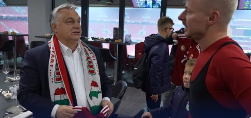 Símbolo no acessório do premiê Viktor Orban representava uma Hungria cujo território englobava uma parte da Ucrânia, irritando autoridades em Kiev - 22/11/2022