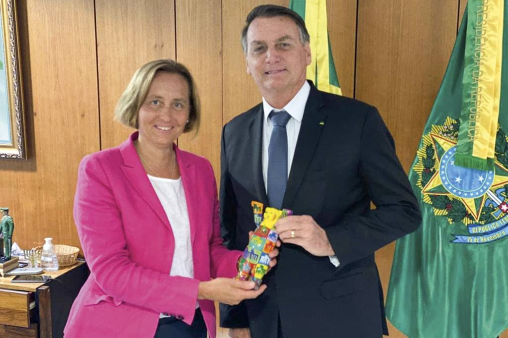 BOLSONARO-e-AfD-BEATRIX-VON-STORCH-FACEBOOK-2021-7-a.jpg LAÇOS - Bolsonaro e Von Storch: deputada alemã é neta de ministro de Hitler -