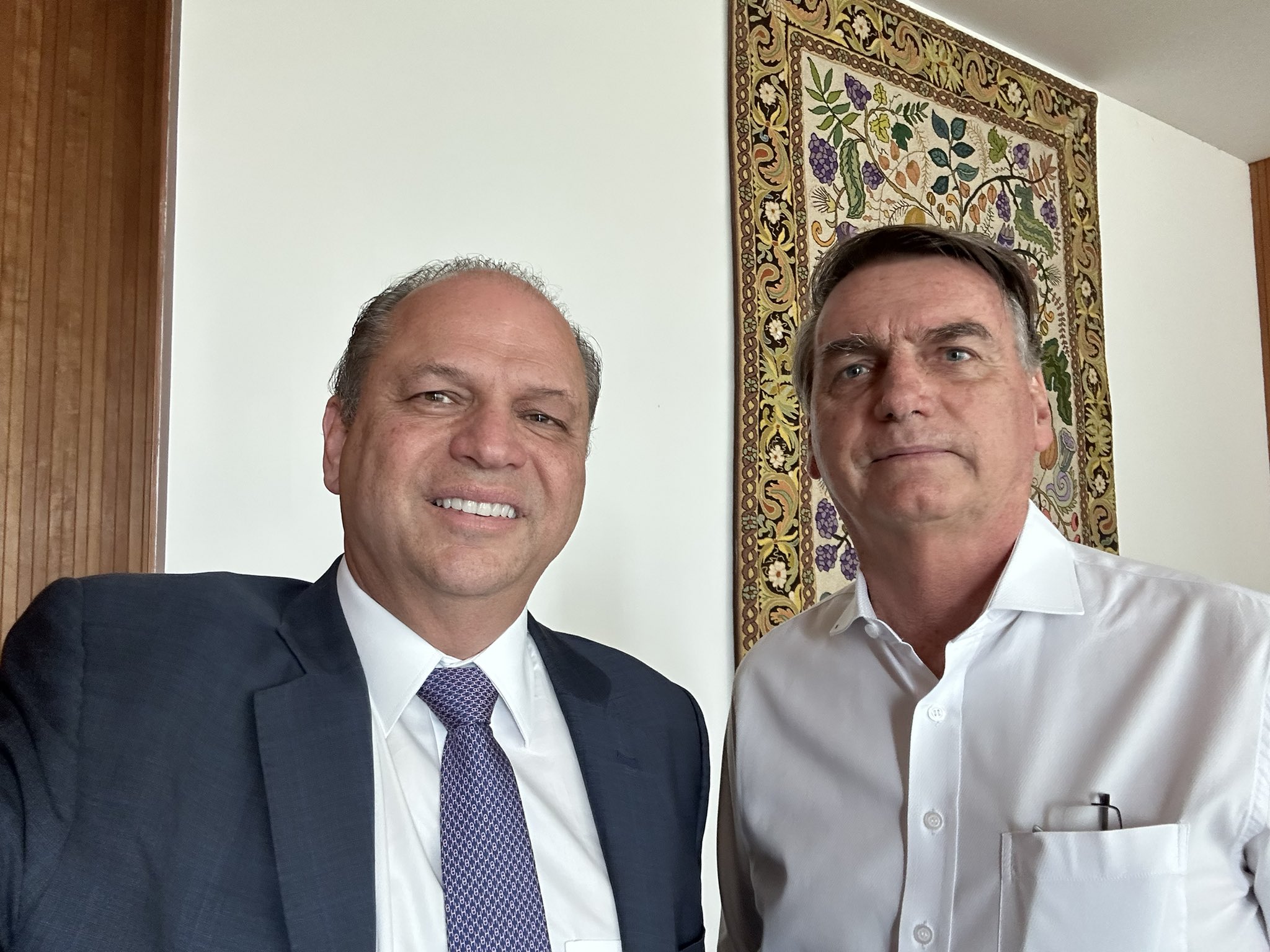 Por que um ex-líder do governo Bolsonaro foi prestigiar Gleisi no Planalto