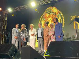 II Expo Internacional do Dia da Consciência Negra, em SP Prefeito de São Paulo posa com outros organizadores do evento
