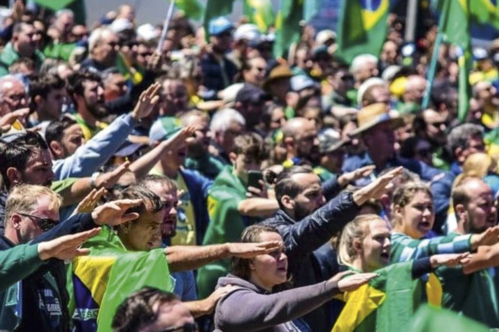 MANIFESTANTES-¿-SAUDACAO-¿-SAO-MIGUEL-DO-OESTE–01.jpg GESTO - chocante Ato de apoio ao presidente no Sul: sob investigação -