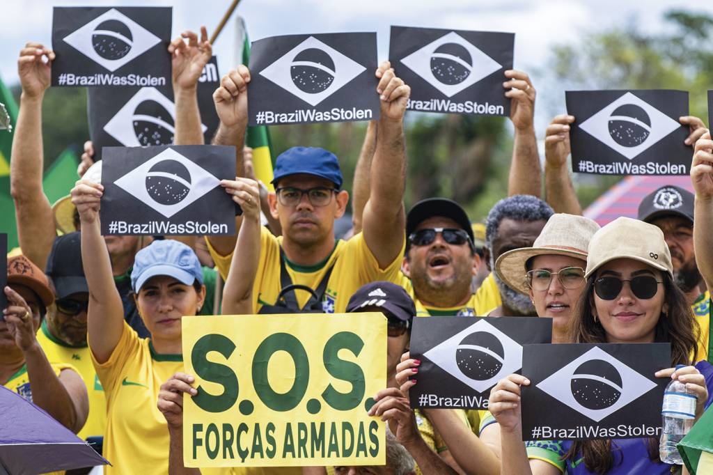 PROTESTO-BOLSONARISTAS-15-DE-NOVEMBRO-2022-1.jpg PRESSÃO GOLPISTA - Ato em Brasília: manifestantes pedem ação de militares contra a eleição -