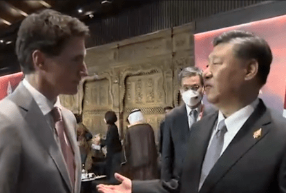 Xi Jinping e Justin Trudeau conversam durante encontro do G20, na Indonésia