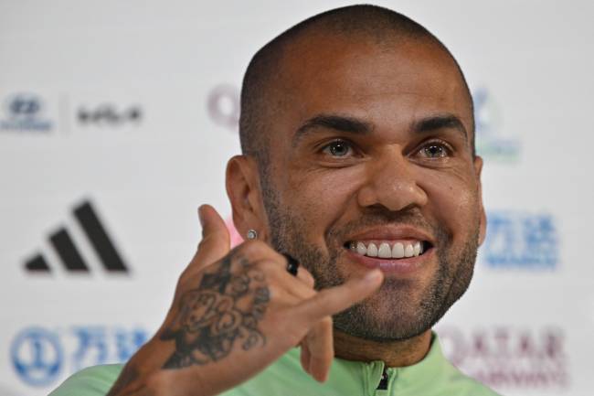 FBL-WC-2022-PRESSER-BRA Brazil's defender #13 Dani Alves gives a press conference at the Qatar National Convention Center (QNCC) in Doha on December 1, 2022, on the eve of the Qatar 2022 World Cup football match between Cameroon and Brazil. (Photo by NELSON ALMEIDA / AFP)