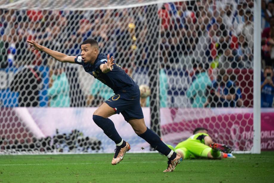 Mbappé ao marcar o gol de empate no tempo normal da partida -