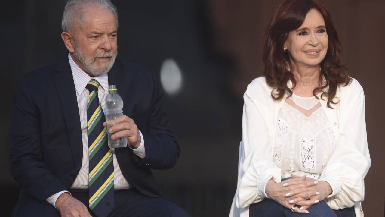BUENOS AIRES, ARGENTINA - DECEMBER 10: Former President of Brazil Ignacio Lula Da Silva (L), former President of Argentina, Cristina Fernandez de Kirchner and Argentine President, Alberto Fernandez during the act for 38 years of democracy, in Buenos Aires, Argentina, on December 10, 2021. (Photo by Mariano Gabriel Sanchez/Anadolu Agency via Getty Images)