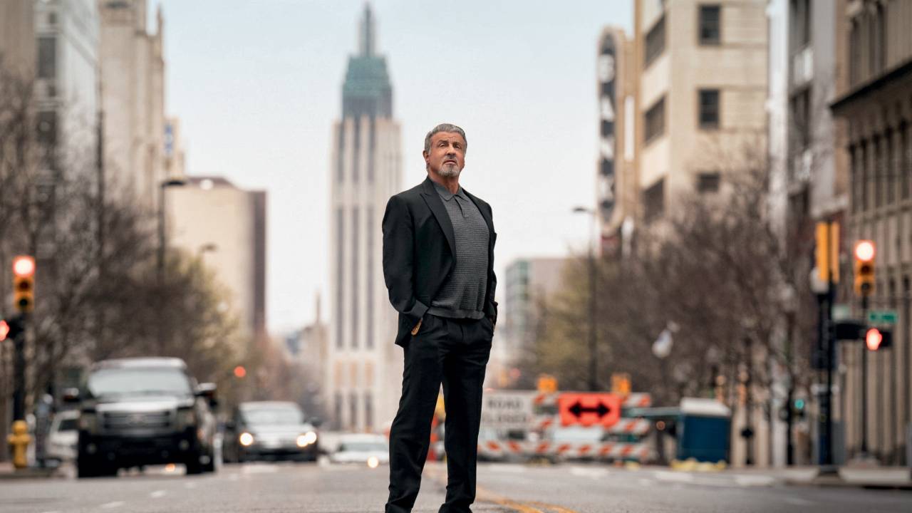 PEIXE FORA D'ÁGUA - Stallone em Tulsa King: mafioso tenta se reinventar em cidade do interior -