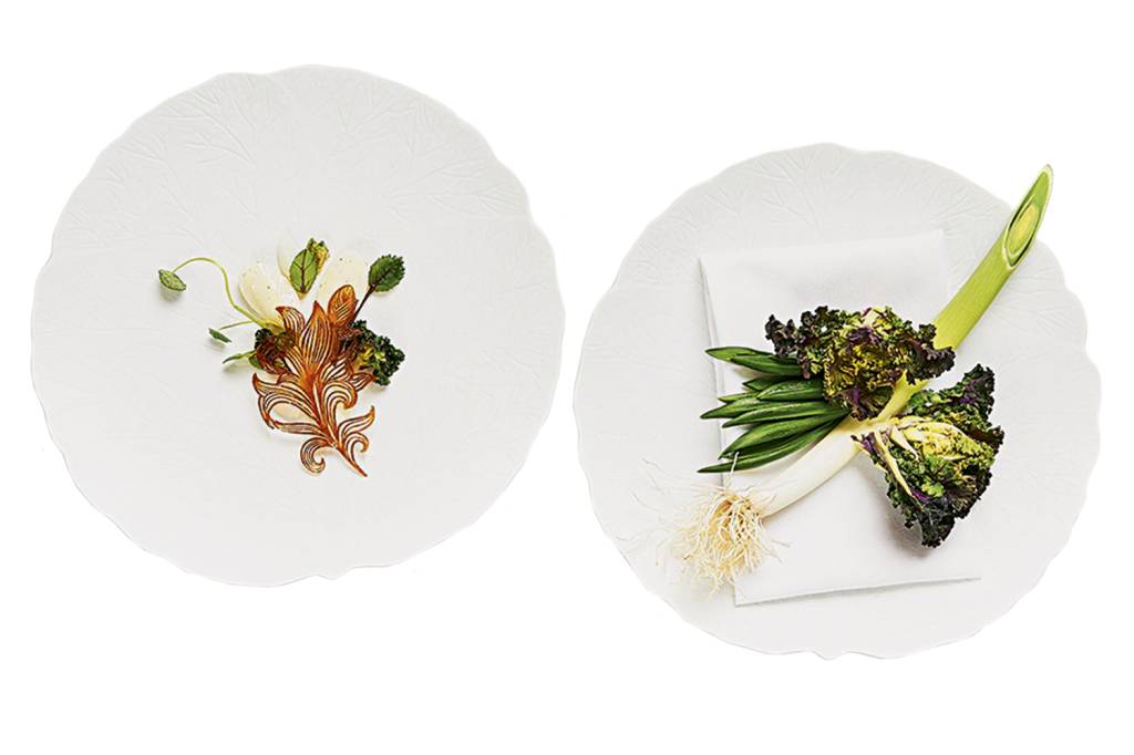 Geranium—Rasmus-Kofoed—_Winter-greens-from-Kiselgården_-flowering-brussels-sprouts,-leeks-&-wild-onions–Photo-Credit—Claes-Bech-Poulsen-11.jpg HERDEIRO - Geranium, o melhor de 2022: o menu degustação de cerca de vinte pratos não serve carne — só verduras, legumes e peixes, dispostos como uma obra de arte -