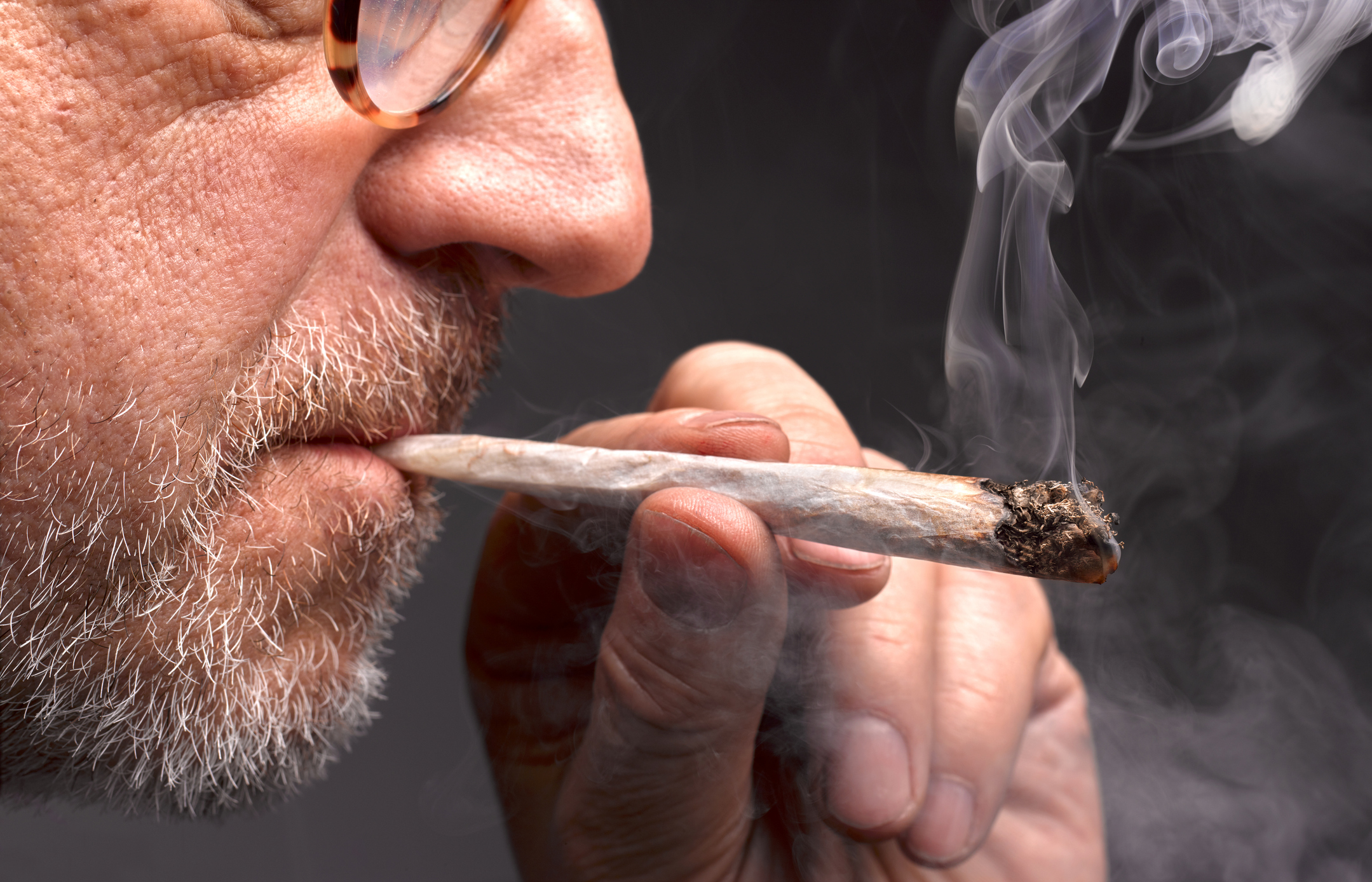 Maconha supera álcool e cigarro no consumo diário nos EUA