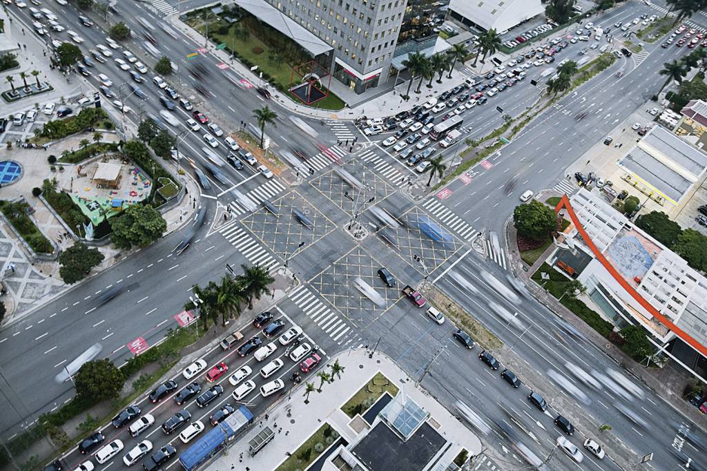 GettyImages-153265312.jpg MAIS CARA - Avenida Faria Lima, em São Paulo: o preço do metro quadrado disparou -