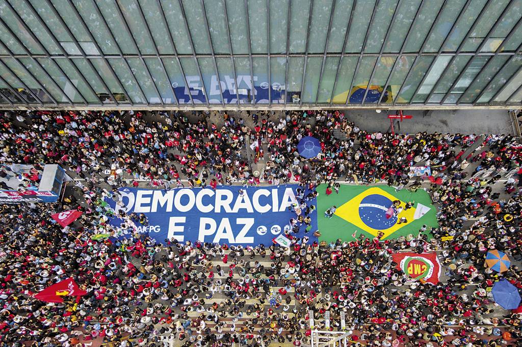 SPC313444.JPG CONTRAPONTO - Manifestações a favor da democracia: reação da sociedade -