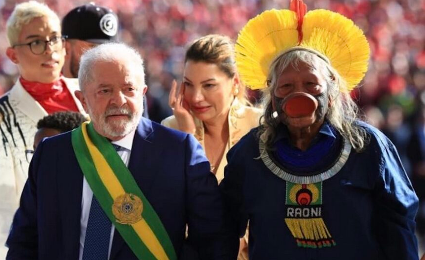 Lula vai encontrar o cacique Raoni dois dias após visita de Angelina Jolie