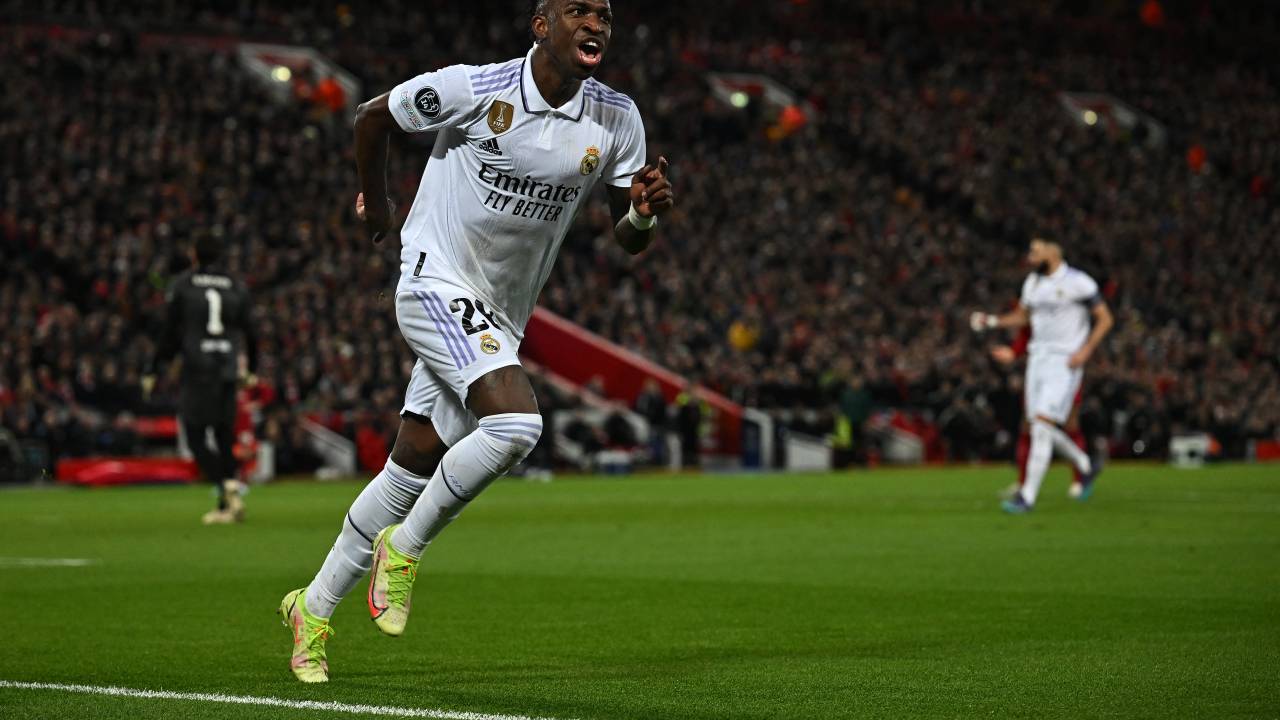21/02/2023 - Vinícius Junior comemora gol do Real Madrid contra o Liverpool em Anfield pela Liga dos Campeões da Europa -