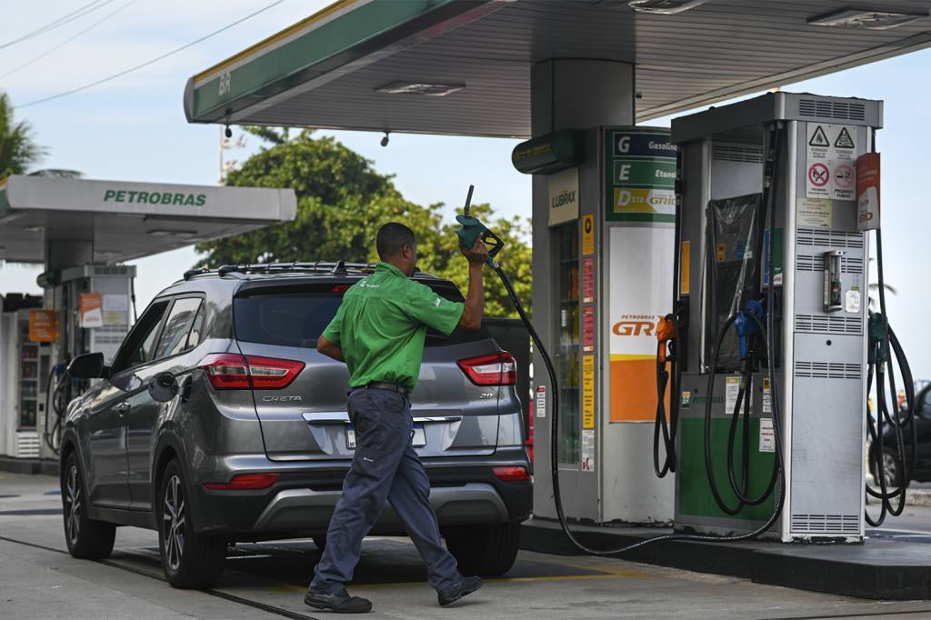 GettyImages-1239845418.jpg DESEQUILÍBRIO - Posto de combustível: cotações internacionais das commodities como o petróleo são fatores de preocupação -
