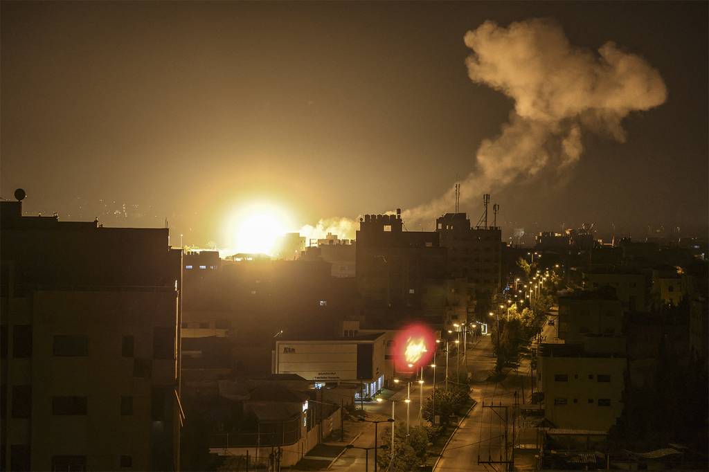ISRAEL-ATAQUE-GAZA-000_337X62Q.jpg TENSÃO - Ataque aéreo em Gaza: as hostilidades se intensificam -