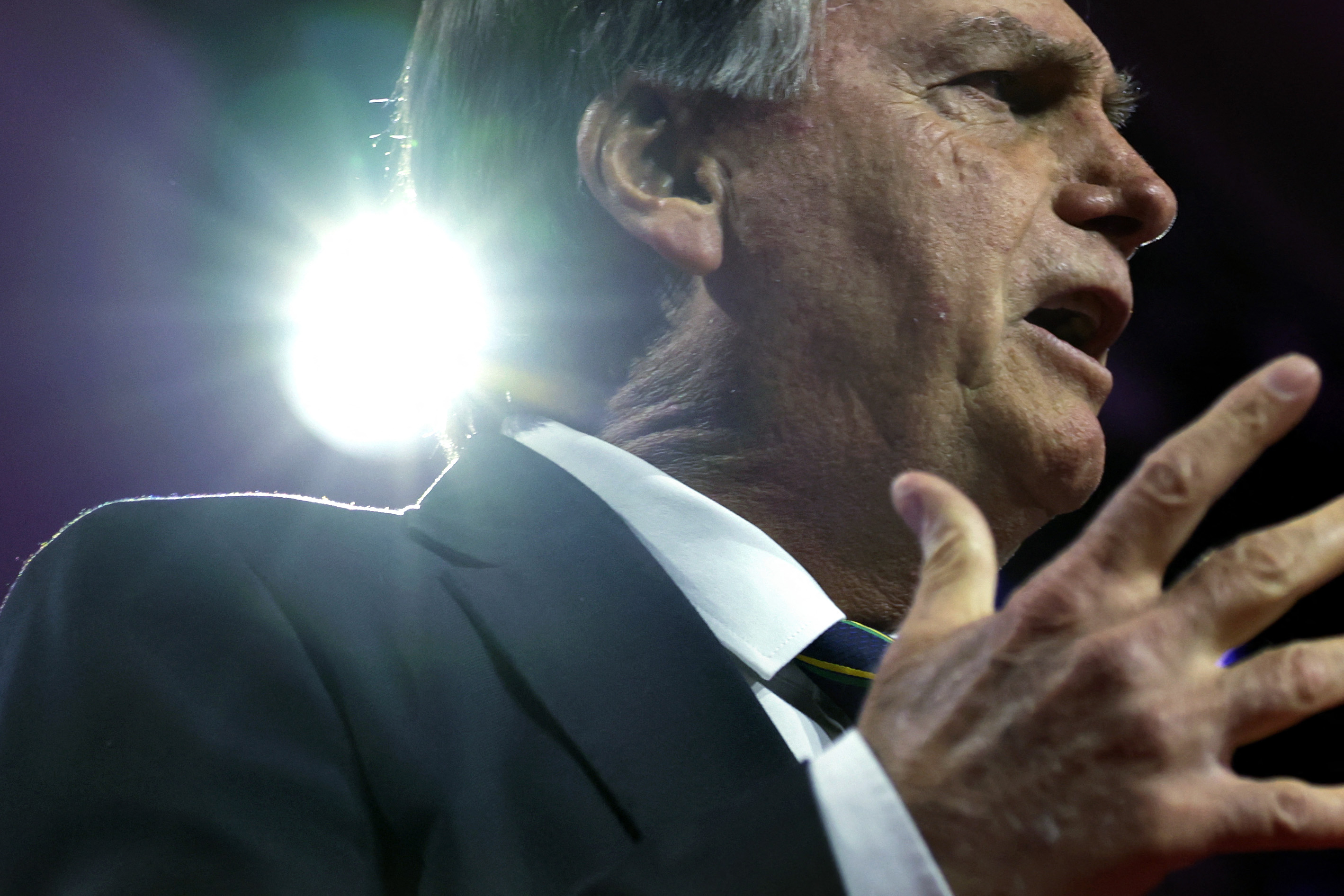 O indecente recado de Bolsonaro para Lula ao chegar no Brasil