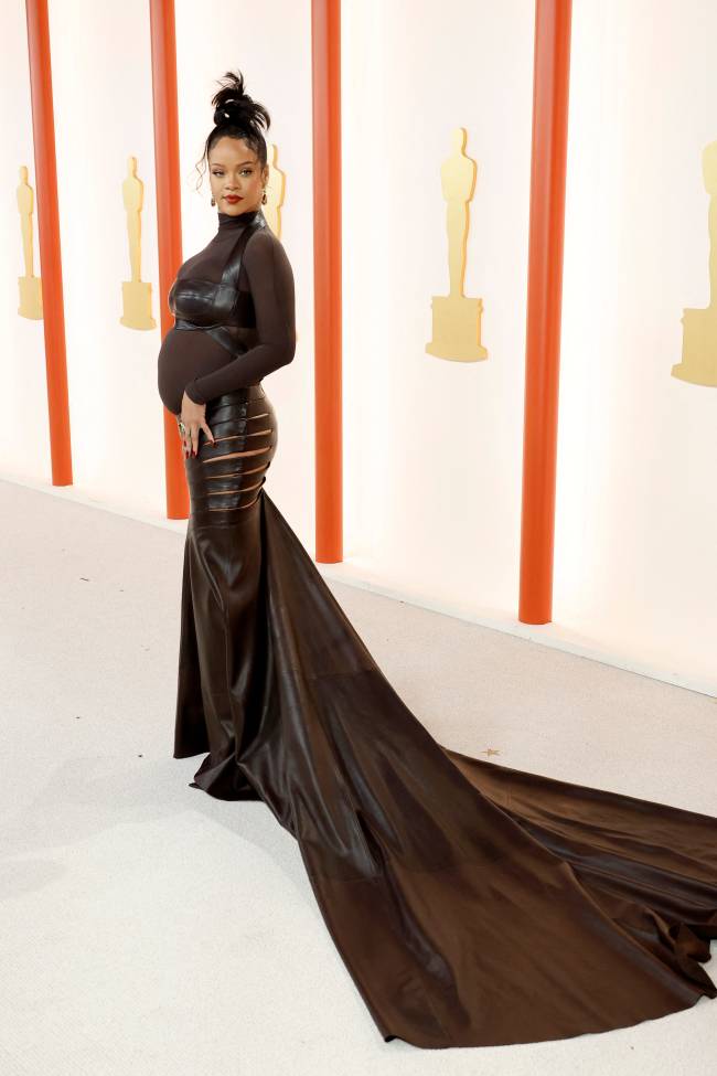 HOLLYWOOD, CALIFORNIA - MARCH 12: Rihanna attends the 95th Annual Academy Awards on March 12, 2023 in Hollywood, California. Mike Coppola/Getty Images/AFP (Photo by Mike Coppola / GETTY IMAGES NORTH AMERICA / Getty Images via AFP)