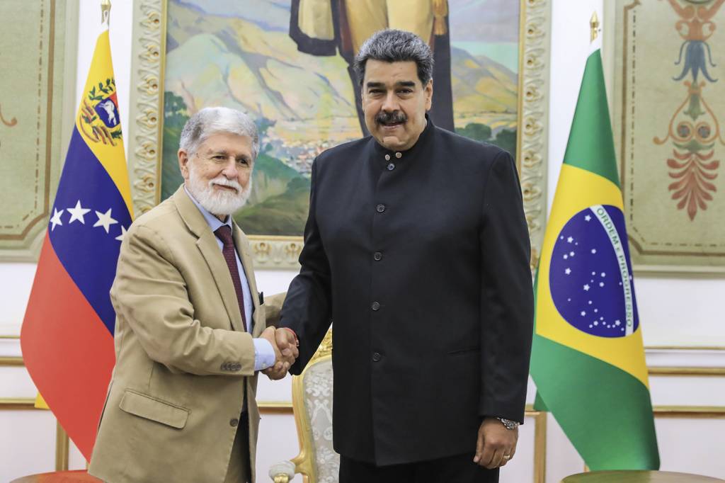 CELSO-AMORIM-NICOLAS-MADURO-2023-98.jpg 'COMPAÑEROS' - O aperto de mão de Amorim e Maduro: os amigos não erram
