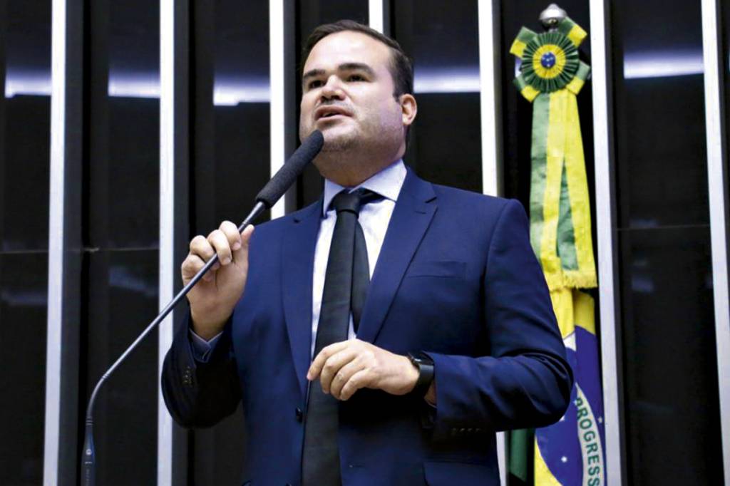 Deputado-Cacá-Leão-2.jpg CERCO - Cacá Leão: abordagem policial suspeita durante a campanha