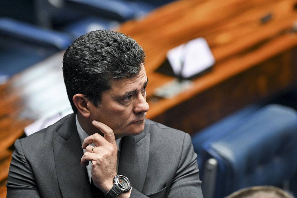 Moro obtém apoio para desarquivar PEC que pode ser dor de cabeça para Lula