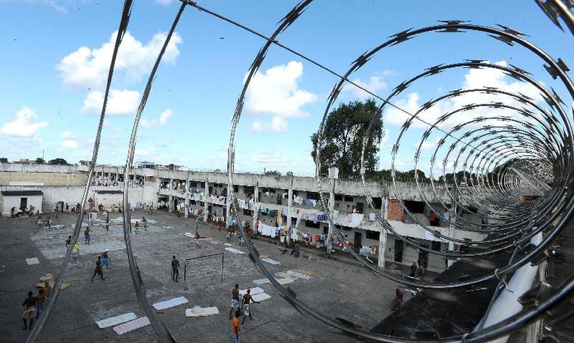 Brasil, EUA ou Reino Unido: onde os presos trabalham mais?