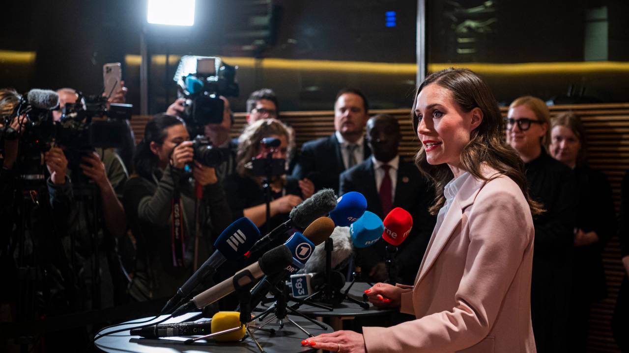 Social Democratic Party SDP chair and Finnish Prime Minister Sanna Marin speaks to members of the international media at Pikkuparlamentti during an official election event following the Finnish parliamentary elections on April 2, 2023, in Helsinki. - Finland's Social Democratic Prime Minister Sanna Marin conceded defeat in Sunday's general election after her party finished third behind the centre-right and the far-right, which posted a record score. (Photo by Jonathan NACKSTRAND / AFP)