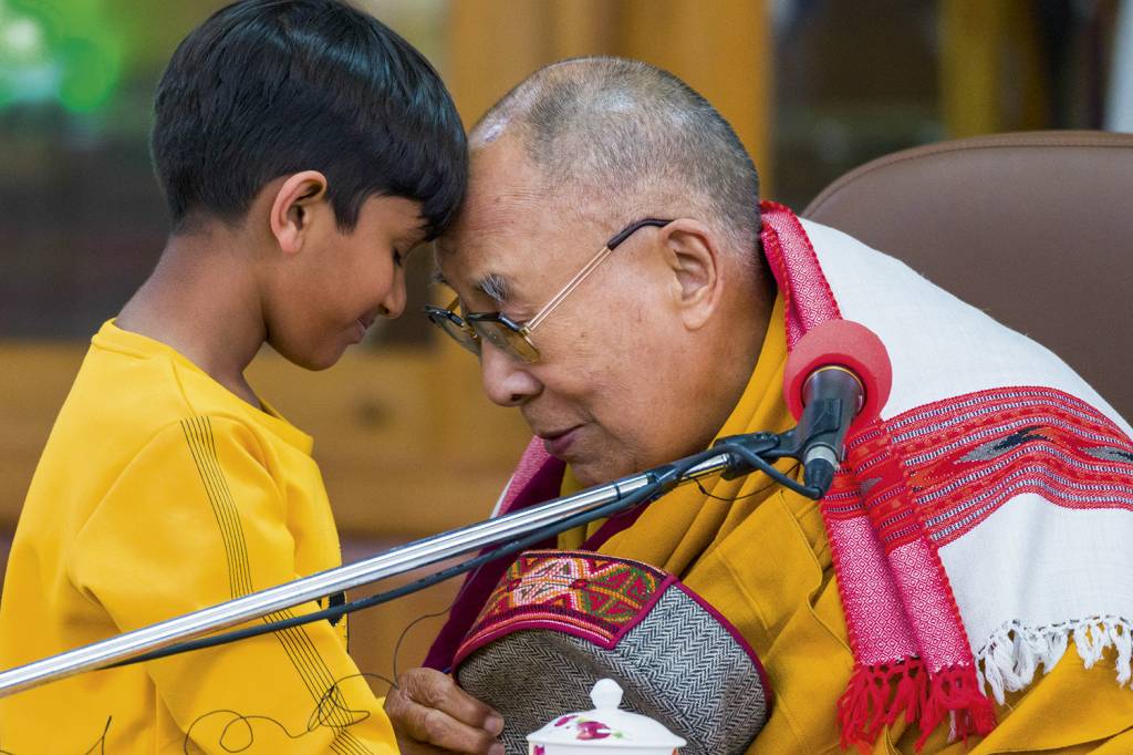 Não basta pedir desculpas: o chocante escândalo do dalai-lama