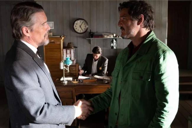 Design sem nome (12) Ethan Hawke e Pedro Pascal caracterizados em primeira imagem de 'Strange Way of Life'