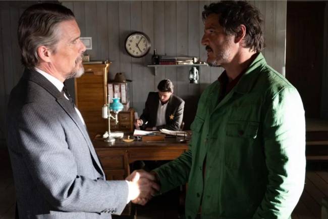 Ethan Hawke e Pedro Pascal caracterizados em primeira imagem de 'Strange Way of Life'